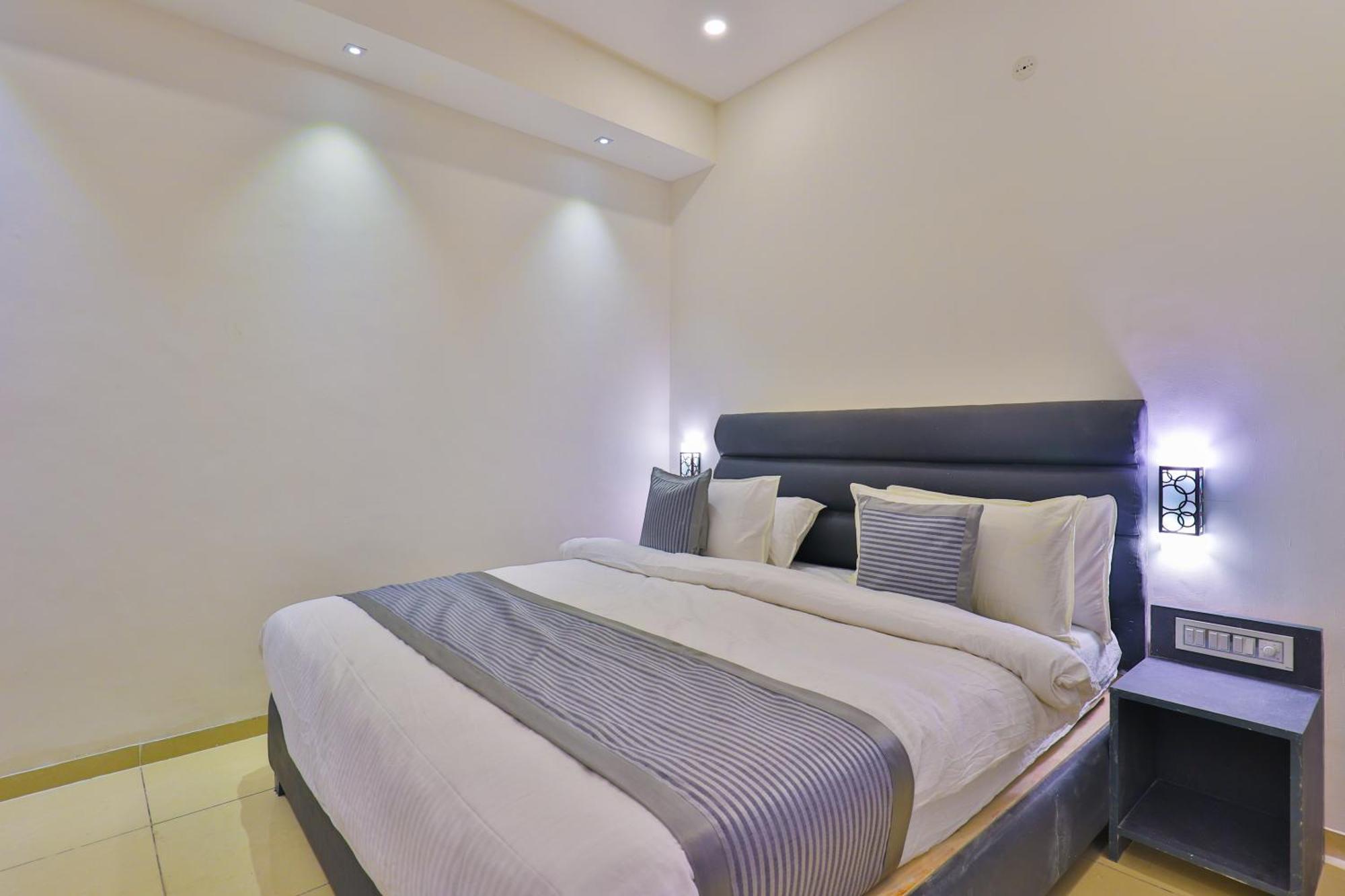 Nova Hotel New Crossroad Rádzskot Kültér fotó