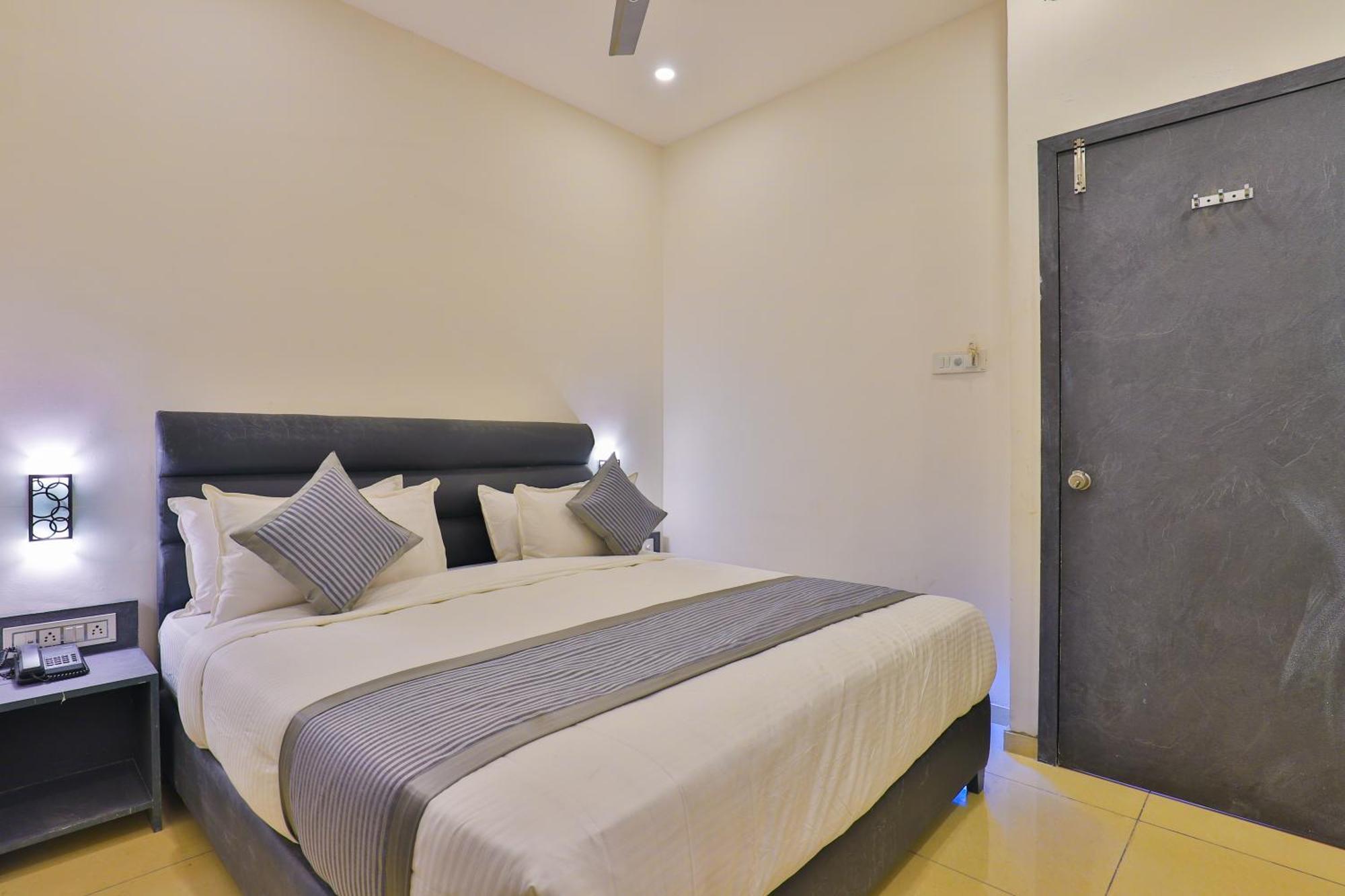 Nova Hotel New Crossroad Rádzskot Kültér fotó