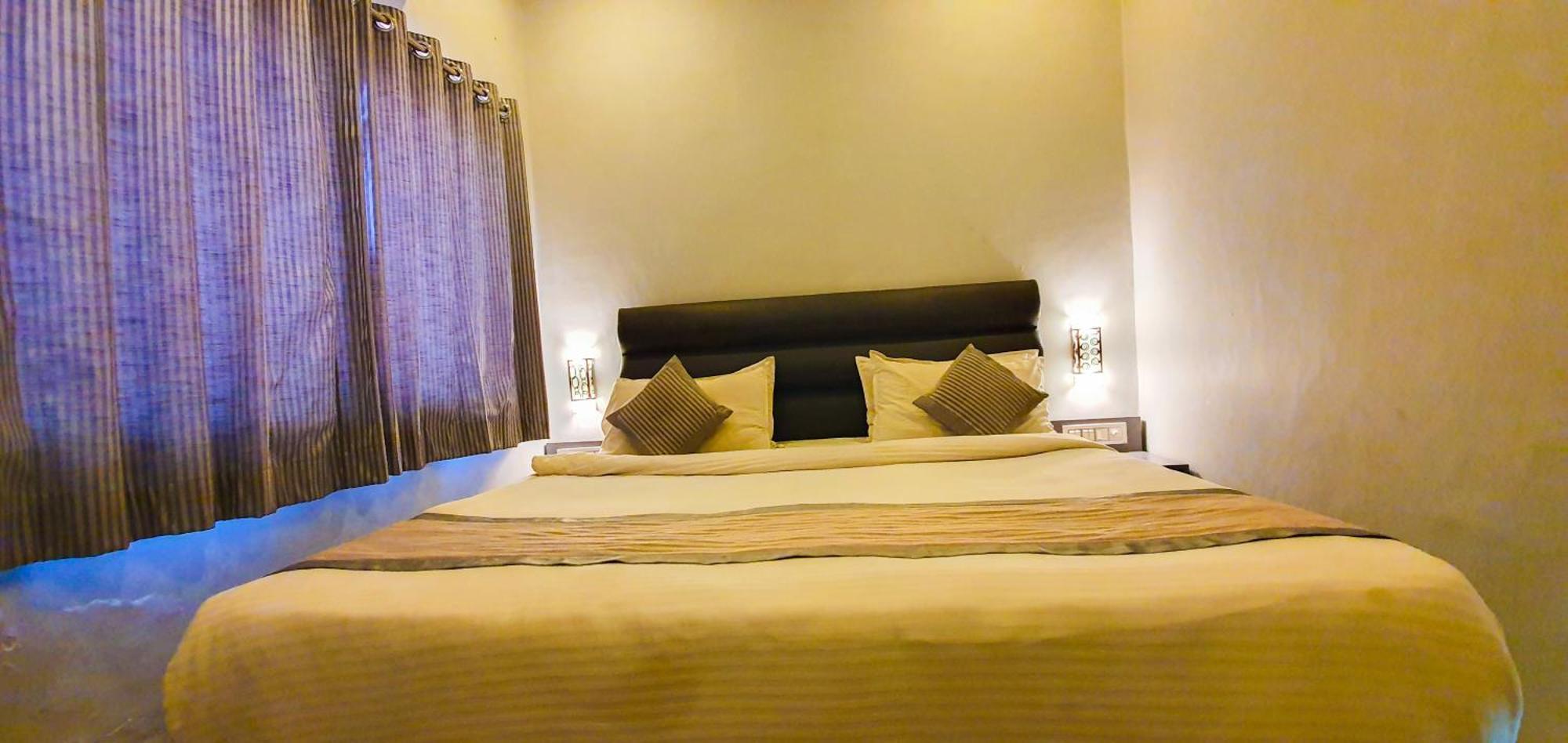 Nova Hotel New Crossroad Rádzskot Kültér fotó