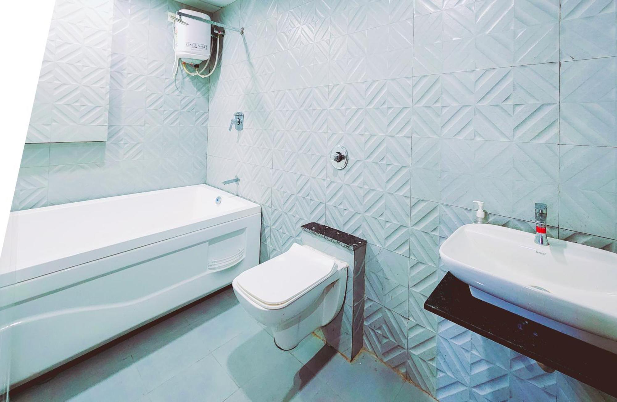 Nova Hotel New Crossroad Rádzskot Kültér fotó